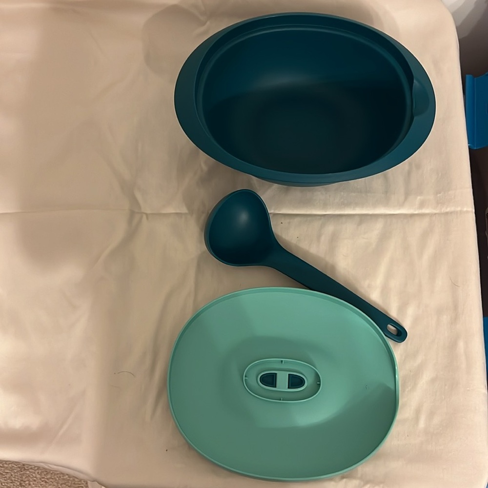 New item from Tupperware blossom soup server - Picture 4 of 8